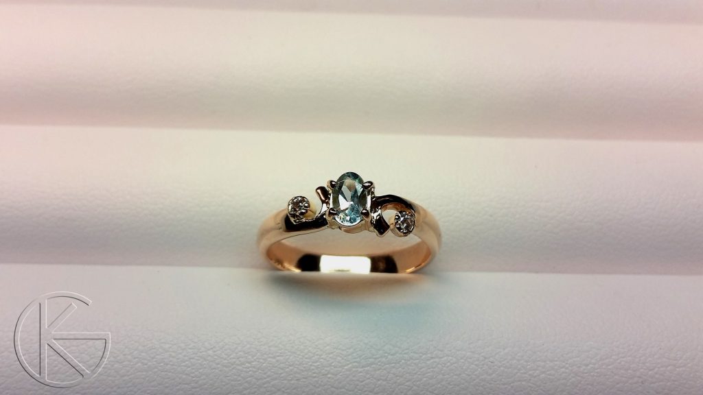 Ehtesõrmus kividega