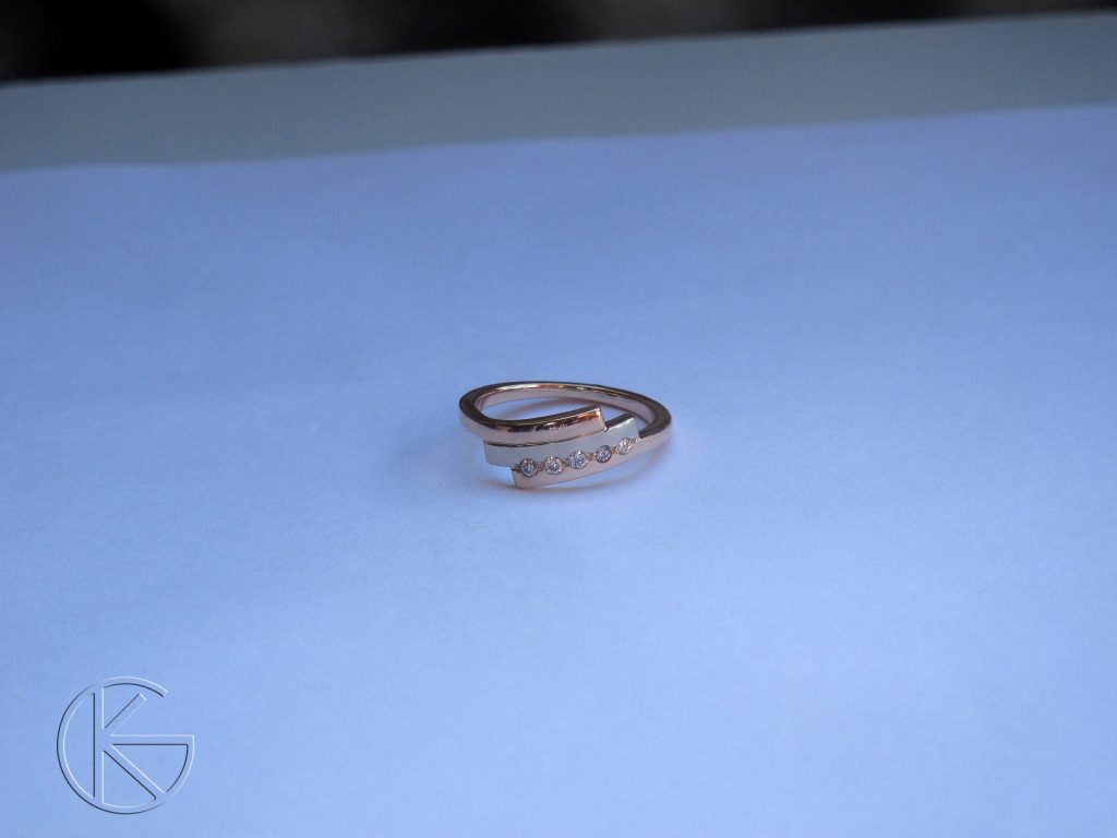 Ehtesõrmus kividega