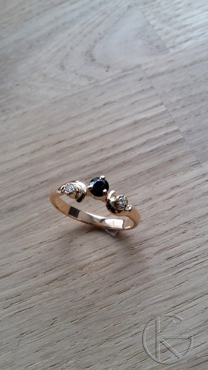 Ehtesõrmus safiiri ja briljantidega