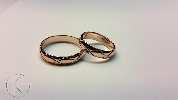 Abielusõrmused mustriga