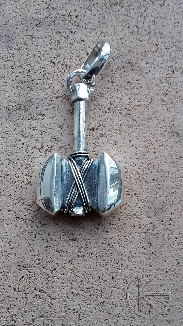 Ripats hõbedast sõjakirves