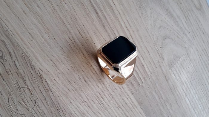 Kullast klotser oonüks kiviga