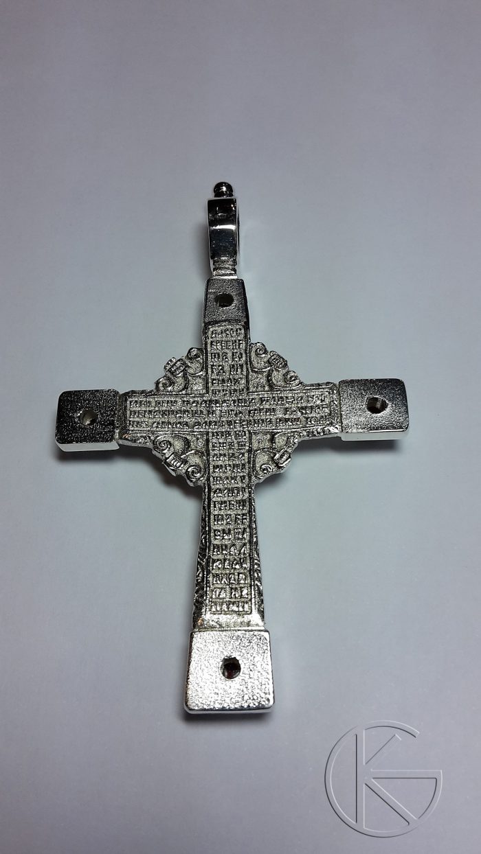 Hõbedast ja looduslike granaatidega vanausuliste rist (tagakülg)