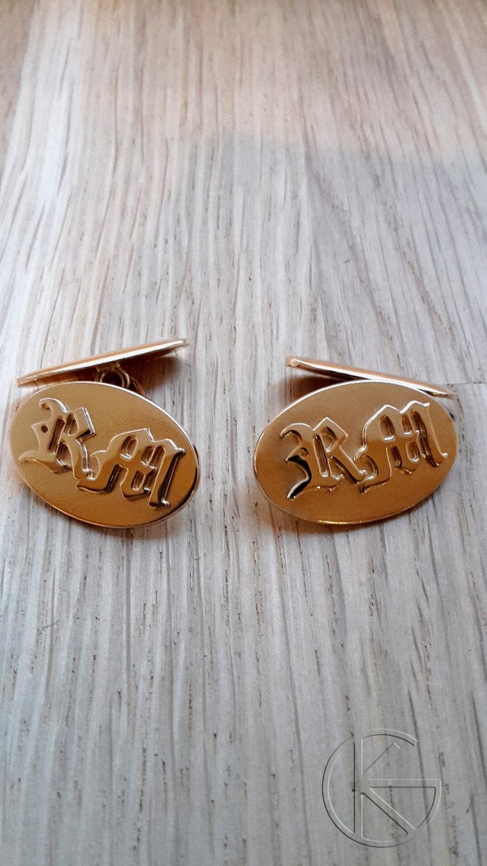 Kullast mansetinööbid