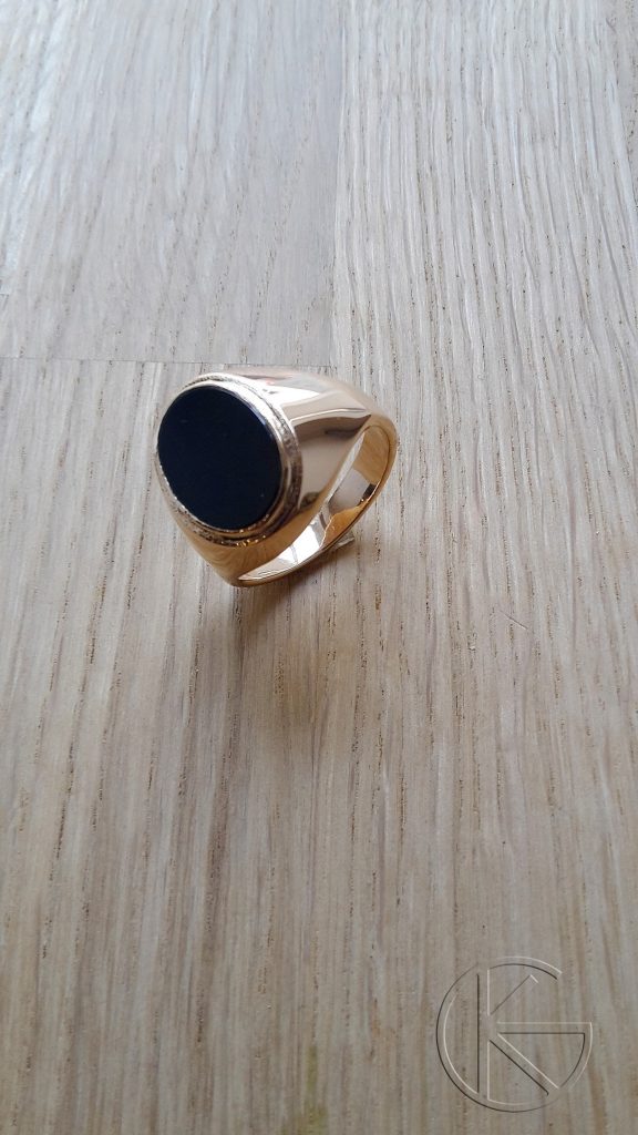 Kullast meeste klotser oonüksiga