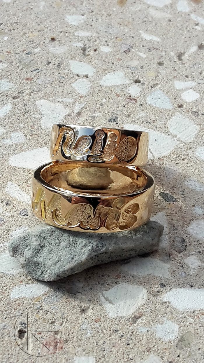 Kullast nimedega abielusõrmused