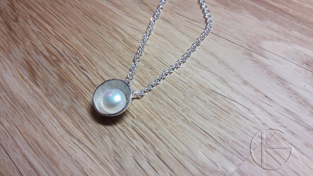 Hõbedast ripats naturaalse pärliga