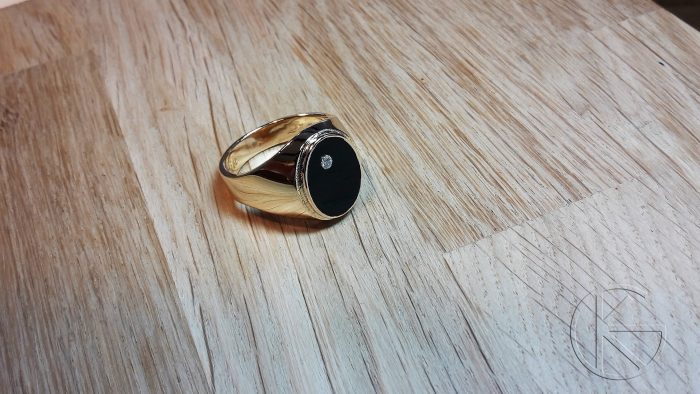 Kullast meeste klotser oonüksi ja briljandiga