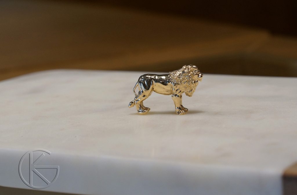 Kullast ripats - lõvi