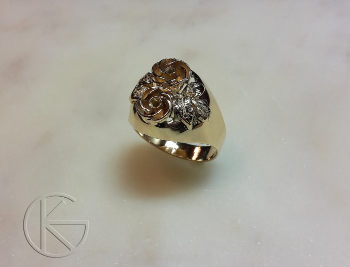 Naiste kullast klotser roosikimp