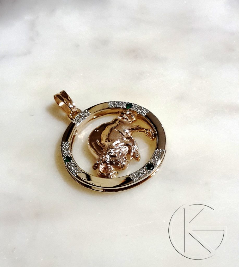 Kullast ripats smaragdide ja briljantidega