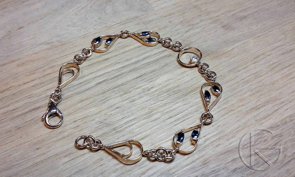 Kullast käekett briljandi ja safiiridega