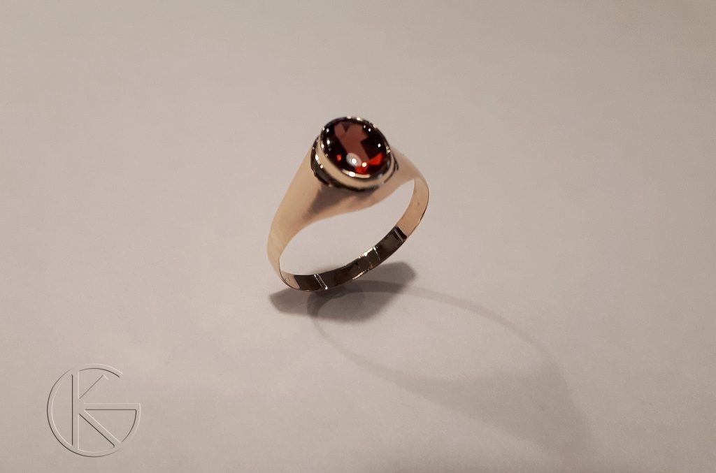 Kullast naiste klotser loodusliku granaadiga