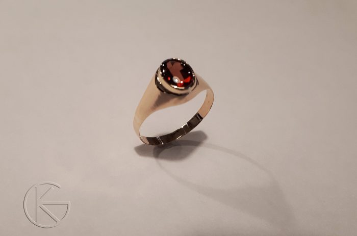 Kullast naiste klotser loodusliku granaadiga