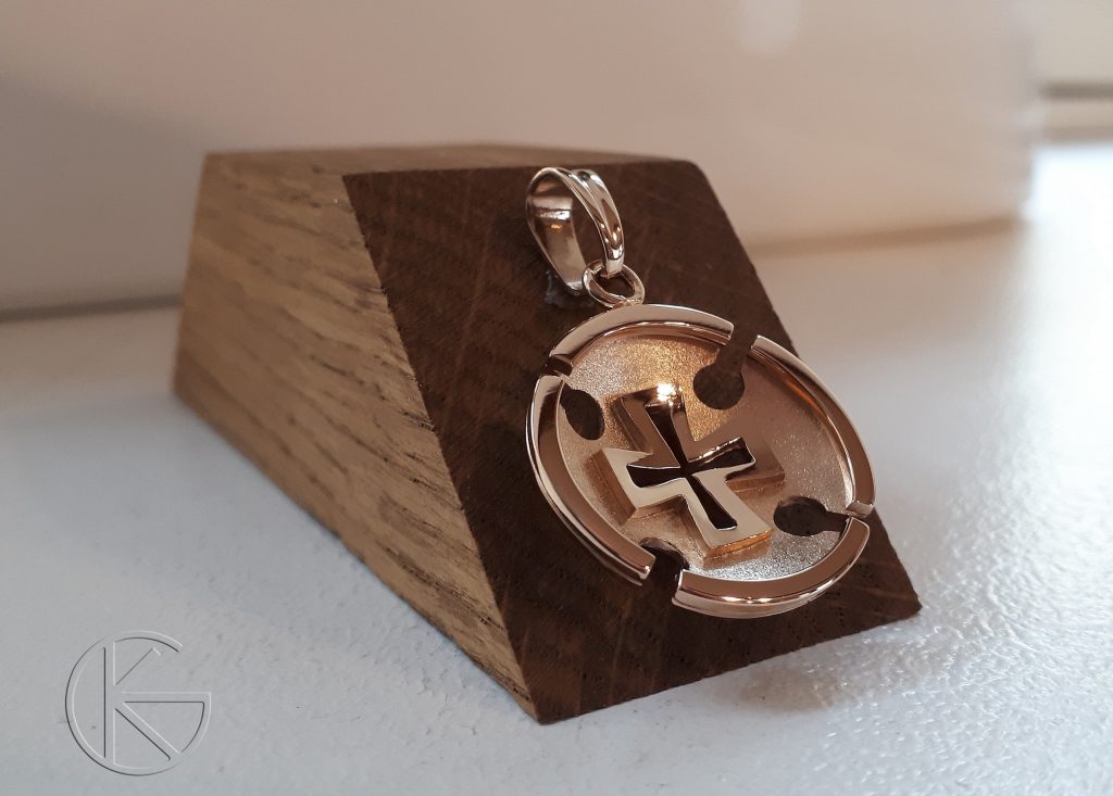 Meeste kullast ripats - ristid