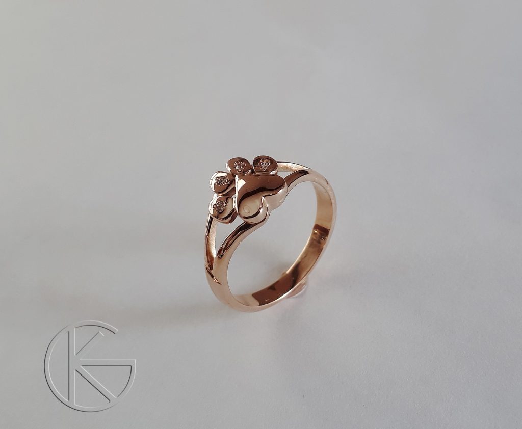 Kullast sõrmus briljantidega - koera käpajälg