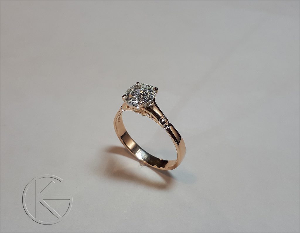 Kullast sõrmus briljandiga 1,0ct