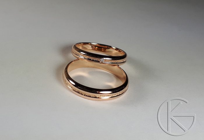 Kullast abielusõrmused briljandiga