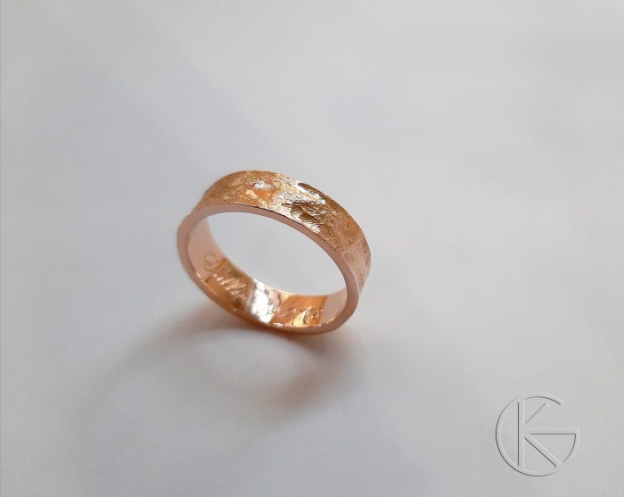 Kullast abielusõrmus