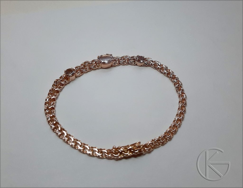 Kullast käekett morganiitidega