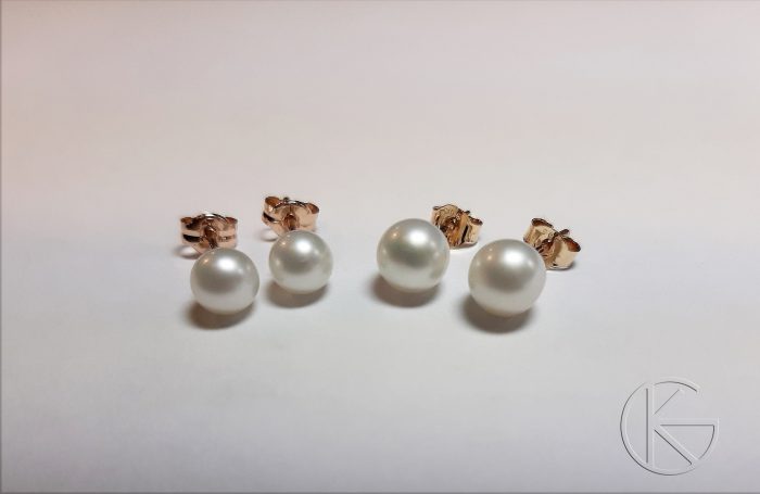 Kullast kõrvarõngad looduslike pärlitega