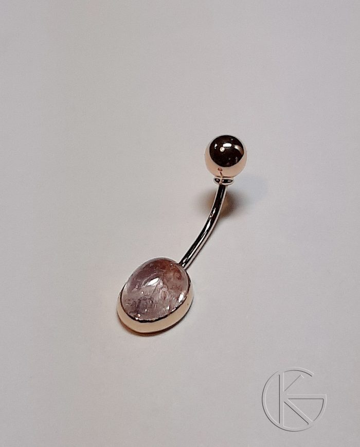 Kullast nabarõngas loodusliku roosa kvartsiga