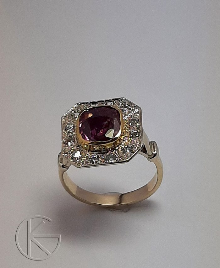 Valge ja kollase kullaga sõrmus safiiridega