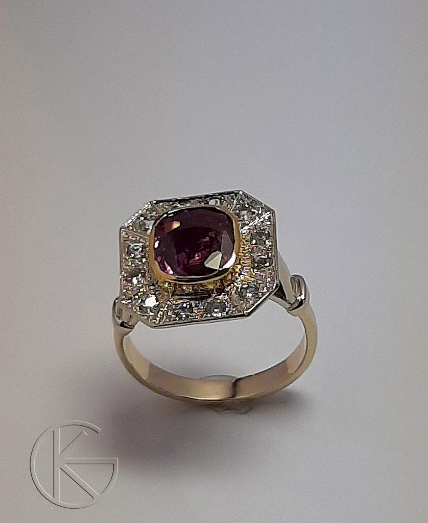 Valge ja kollase kullaga sõrmus safiiridega