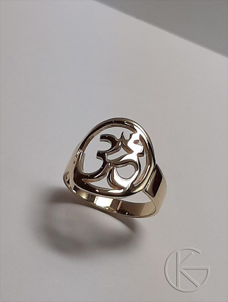 Kullast sõrmus - OM sümbol