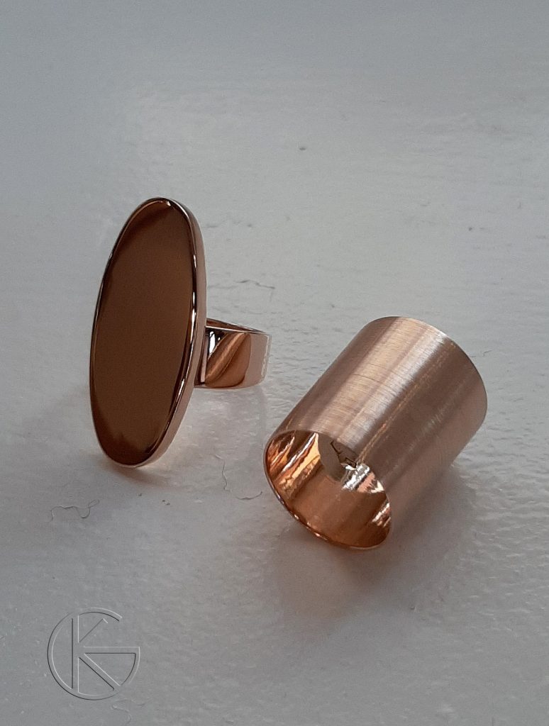 Kullast sõrmused kahele sõrmele