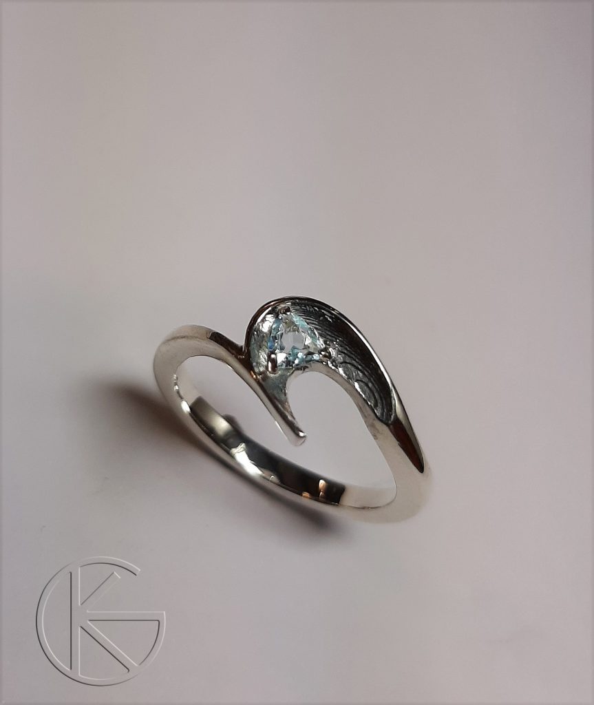 Hõbedast sõrmus akvamariiniga