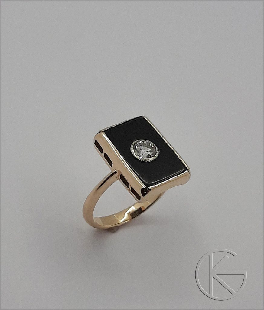 Kullast sõrmus oonüksi ja briljandiga 0,25ct