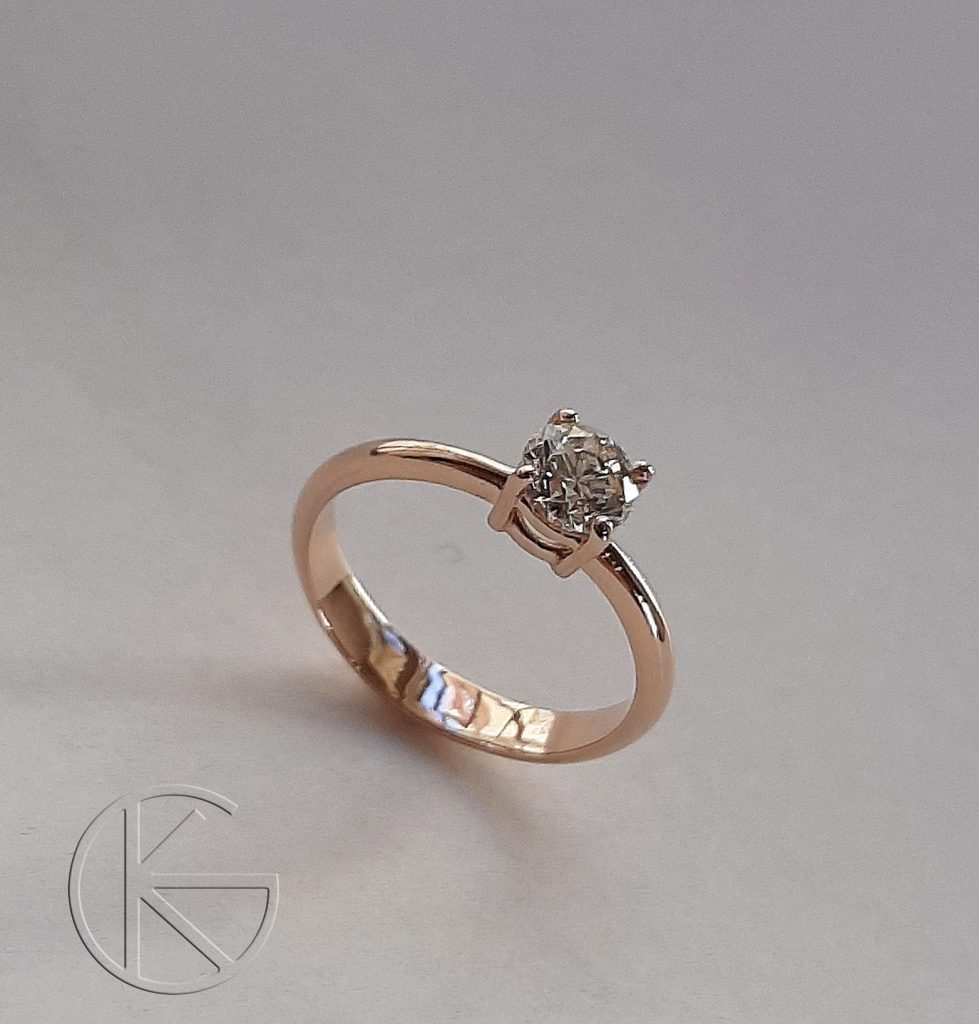 Kullast sõrmus briljandiga 0,71ct