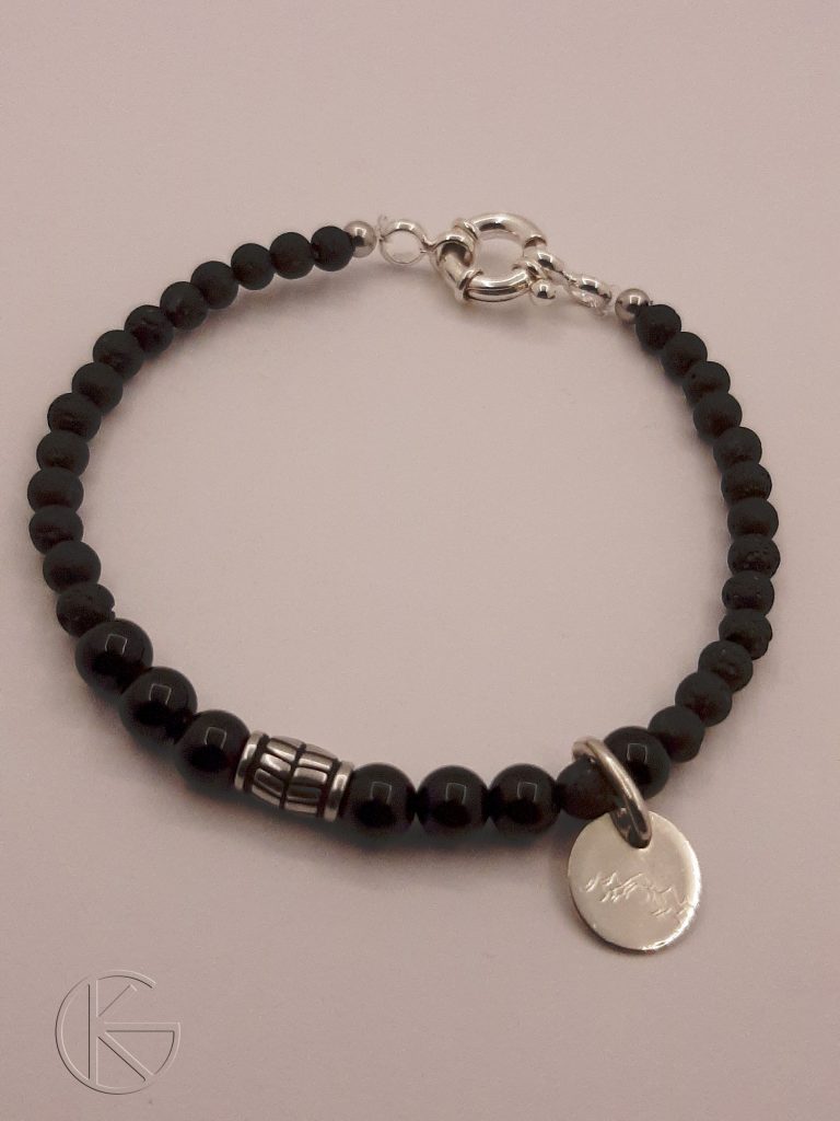 Meeste käevõru - hõbe, laavakivid ja oonüksid