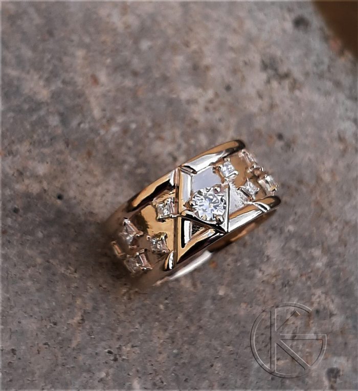 Kullast sõrmus briljantidega 0,4ct