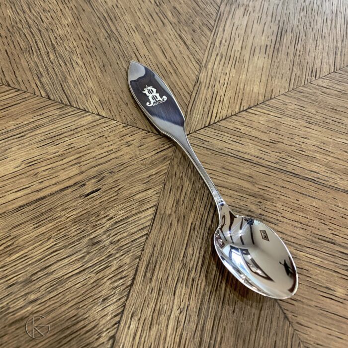 Hõbelusikas graveeritud monogrammiga