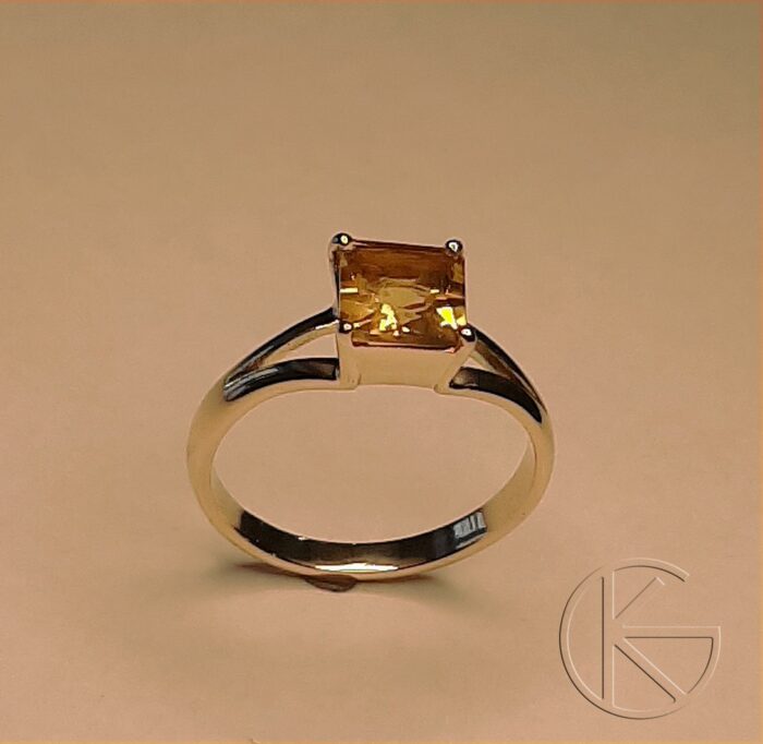 Kullast sõrmus tsitriiniga