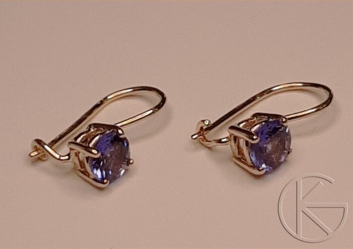 Kullast kõrvarõngad tansaniitidega