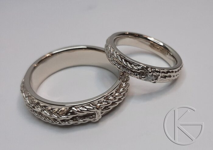 Kullast abielusõrmused briljandiga