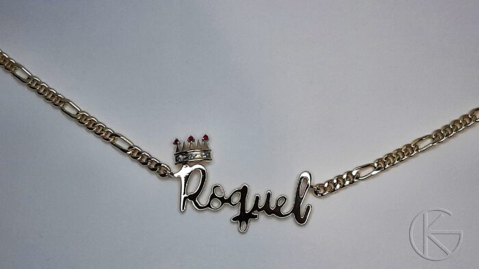 Kullast ripats rubiinide ja topaasidega