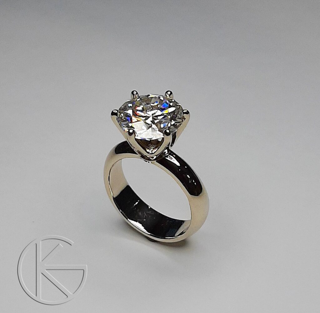 Kullast sõrmus moissaniidiga 5 karaati