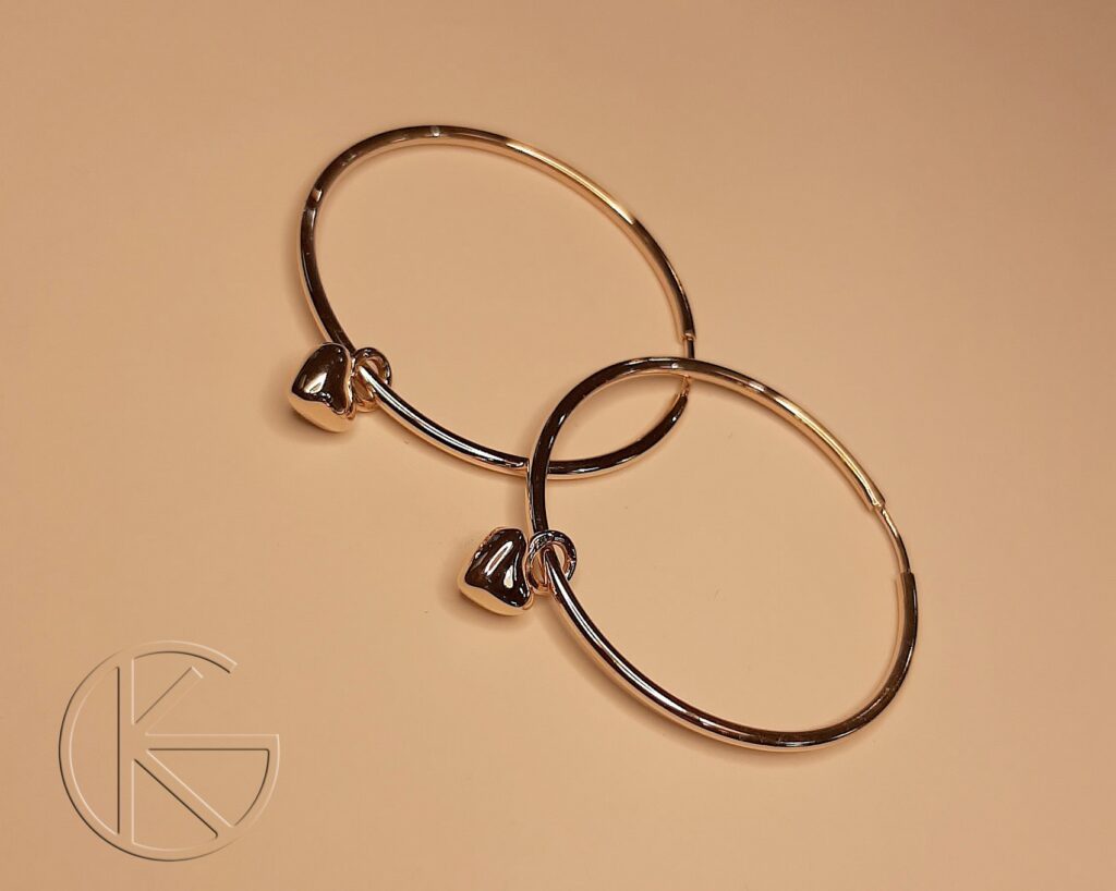 Kullast kõrvarõngad südametega