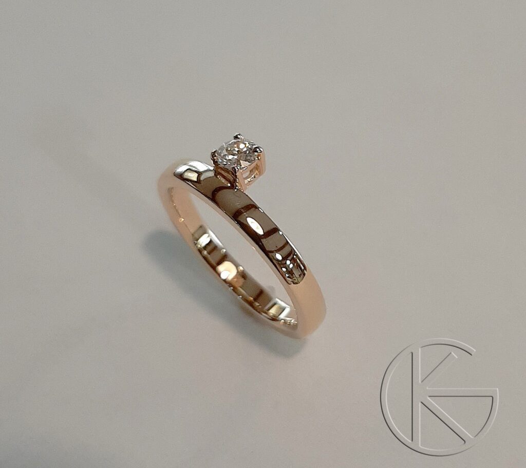 Kullast sõrmus briljandiga 0,23ct