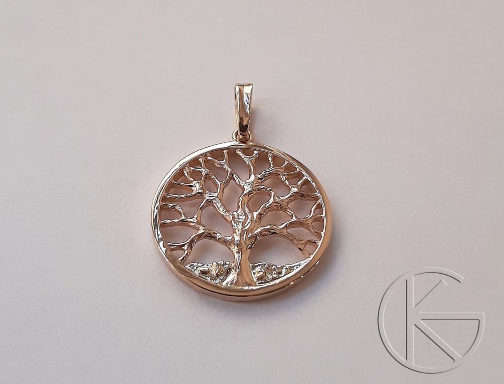 Kullast ripats - elupuu