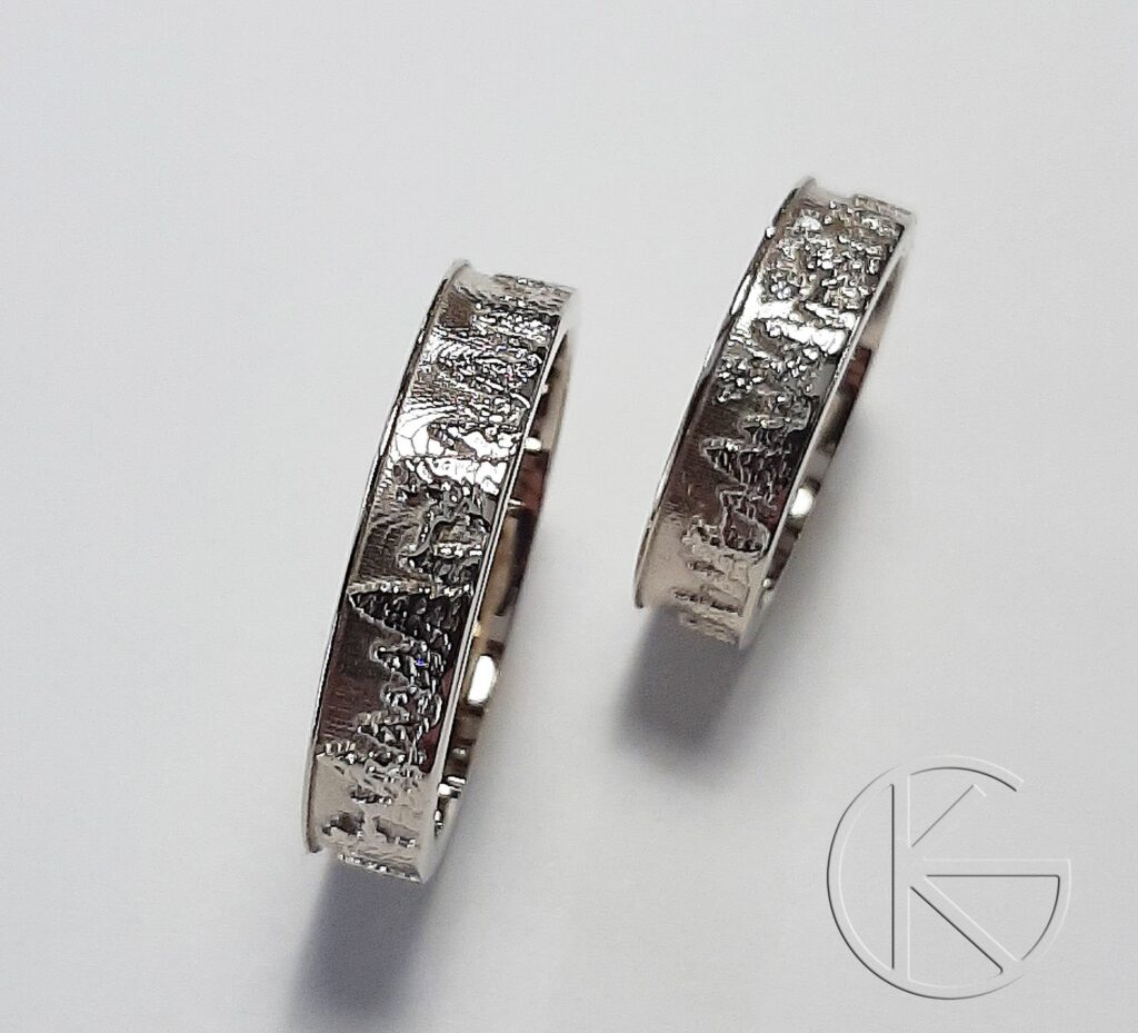 Valgest kullast sõrmused