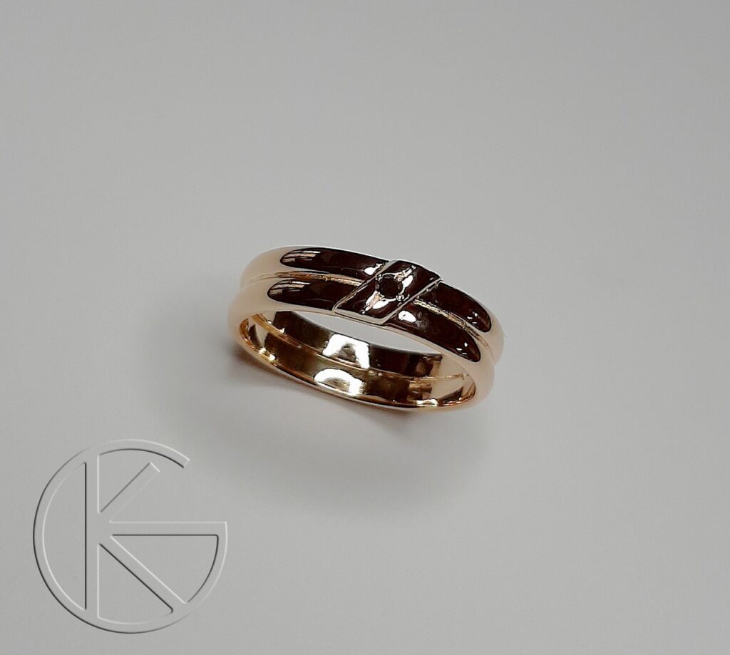 Kullast leinasõrmus musta teemantiga