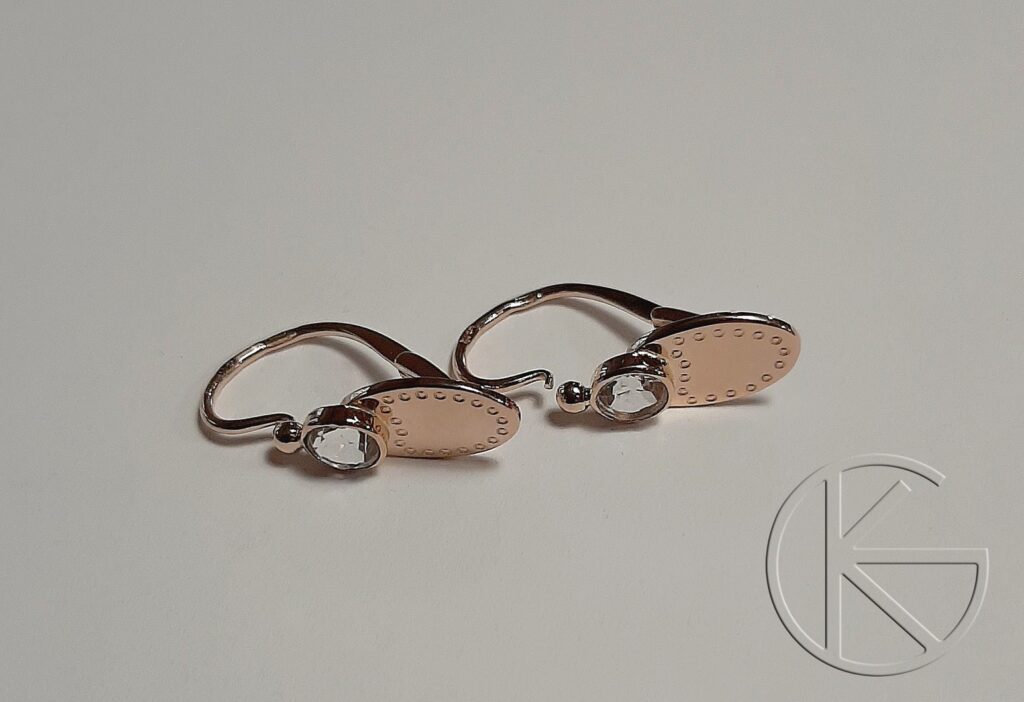 Kullast kõrvarõngad mäekristallidega