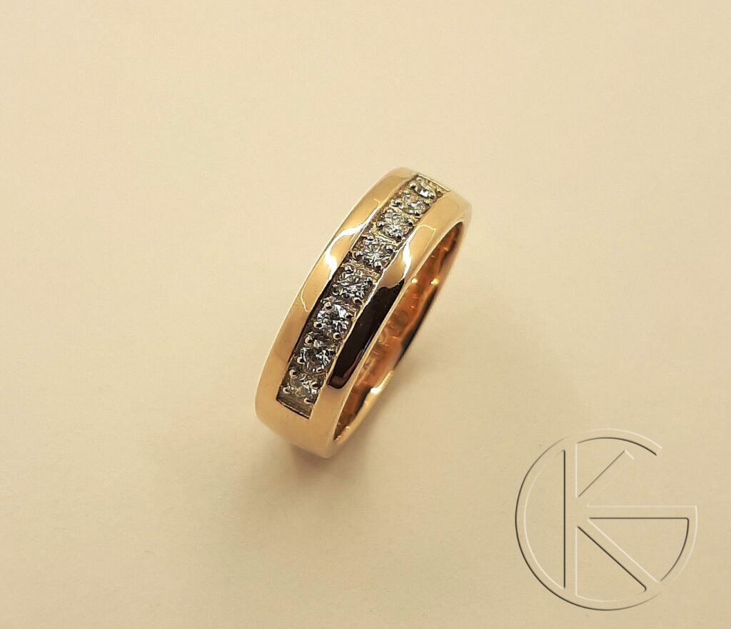 Kullast sõrmus briljantidega 0,41ct