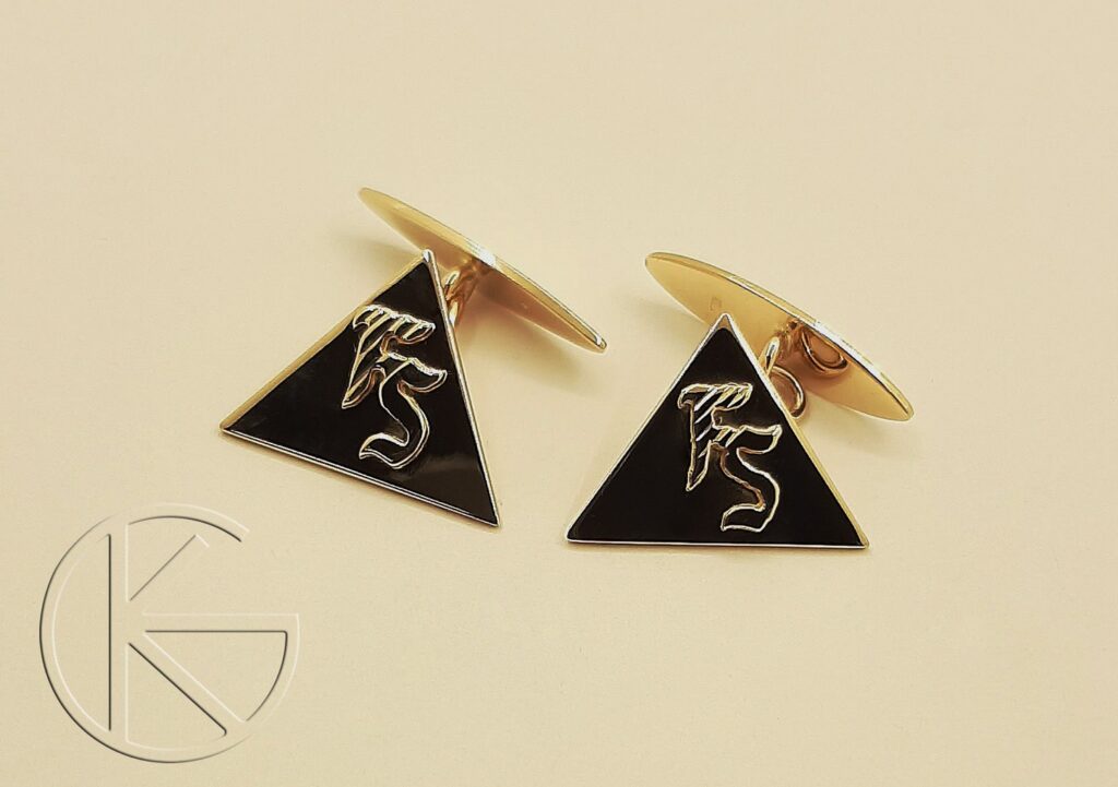 Kullast mansetinööbid