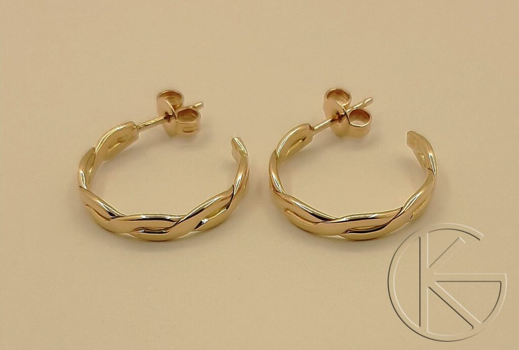 Kullast kõrvarõngad